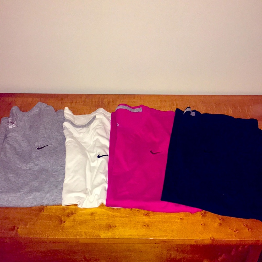 4-pak of Nike t-shirts